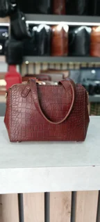 کیف زنانه دستی و دوشی چرم طبیعی مدل خاطره