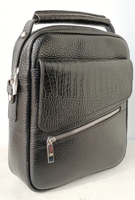 کیف رو دوشی چرم طبیعی گاوی مدل R2 رنگ مشکی نمای روبرو